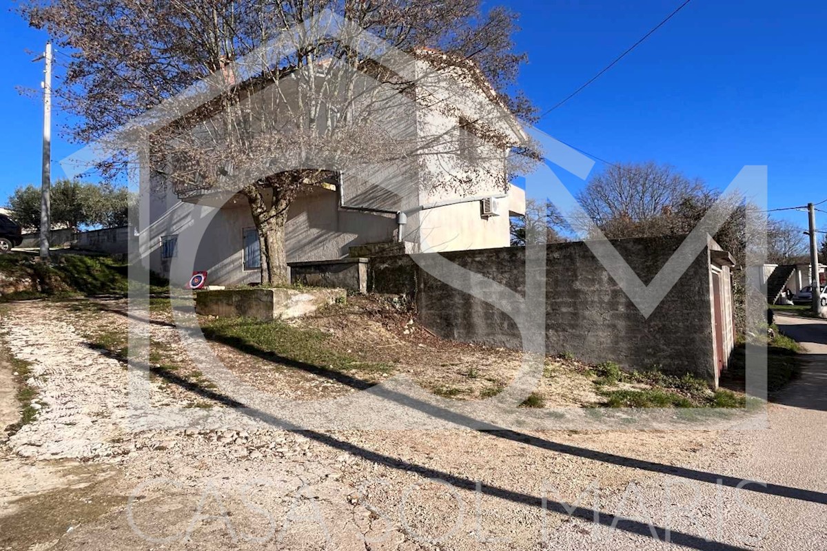 Kamnita hiša s pogledom na morje, za adaptacijo - 15 km od Poreča