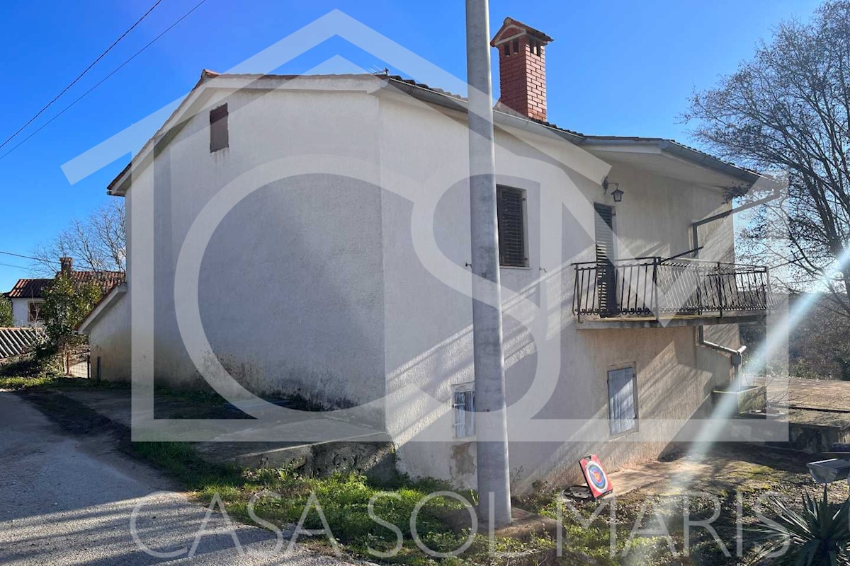 Kamnita hiša s pogledom na morje, za adaptacijo - 15 km od Poreča