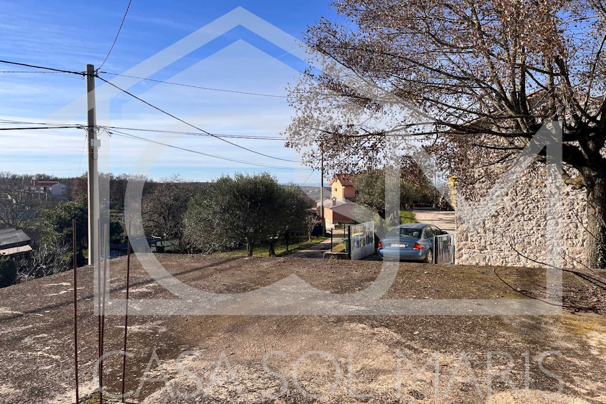 Kamnita hiša s pogledom na morje, za adaptacijo - 15 km od Poreča