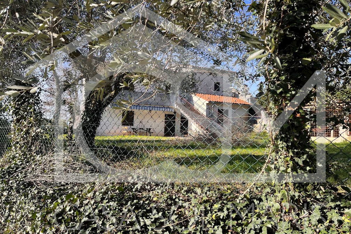 Kamnita hiša s pogledom na morje, za adaptacijo - 15 km od Poreča