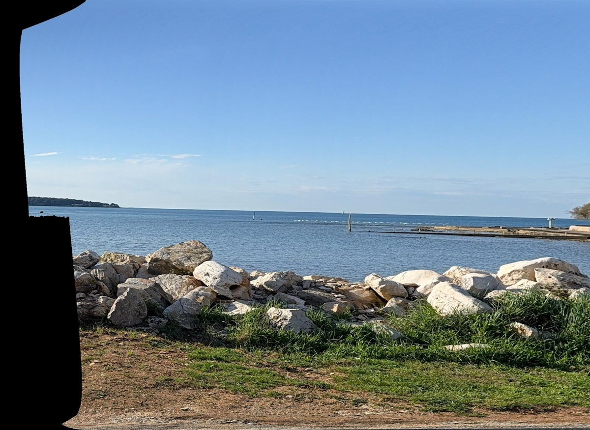 Apartma z vrtom in pogledom na morje – Novigrad, 20 m od plaže