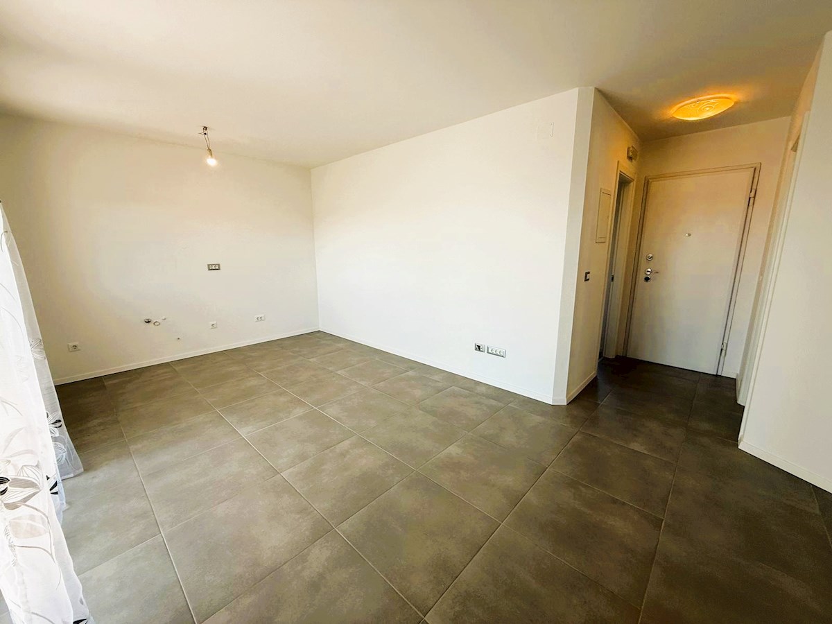 Apartma z vrtom in pogledom na morje – Novigrad, 20 m od plaže