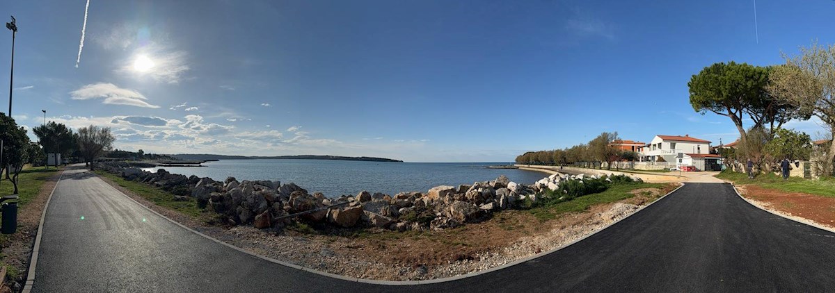 Apartma z vrtom in pogledom na morje – Novigrad, 20 m od plaže