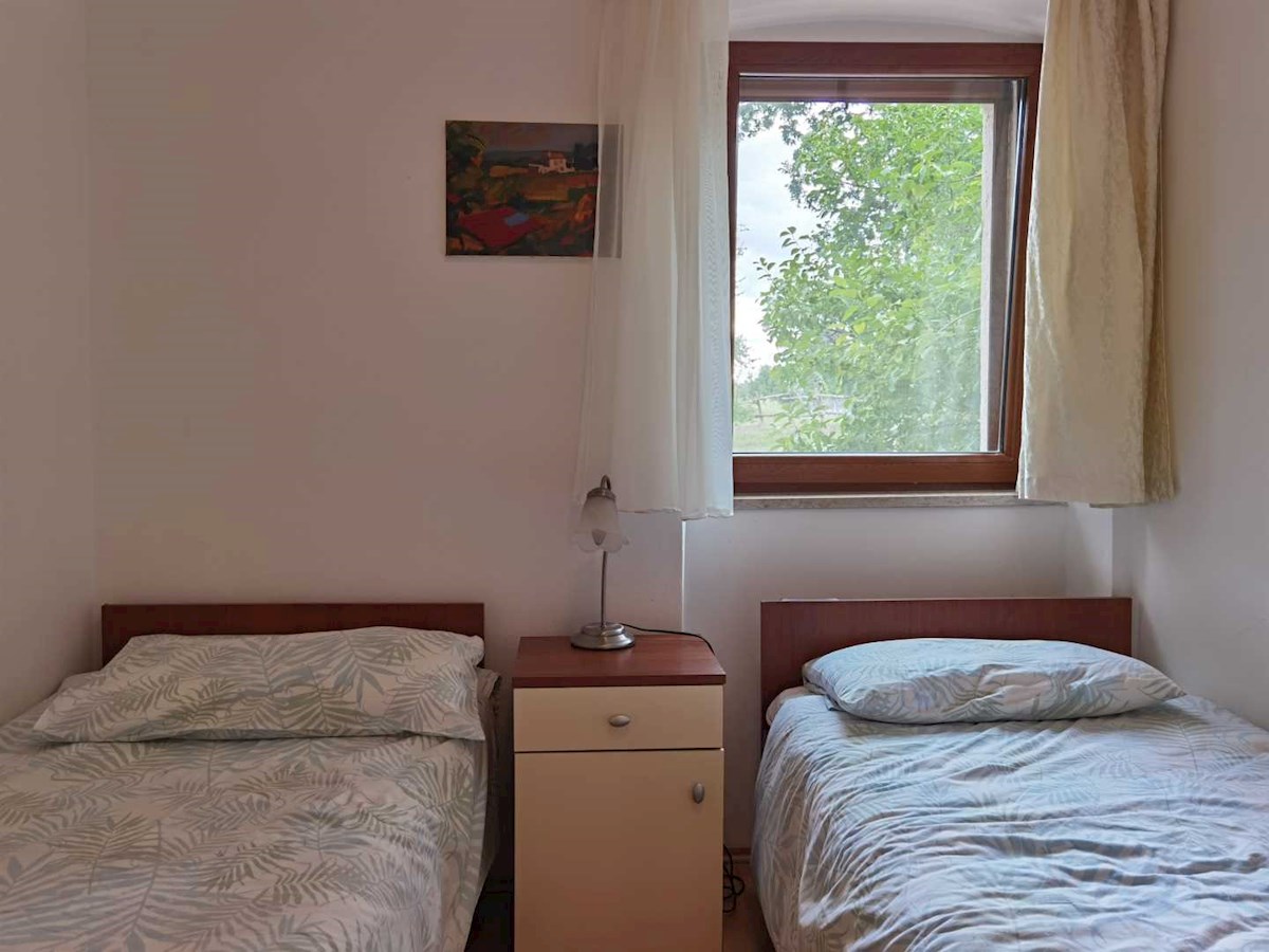 Izvirna, očarljiva istrska kamnita hiša z bazenom