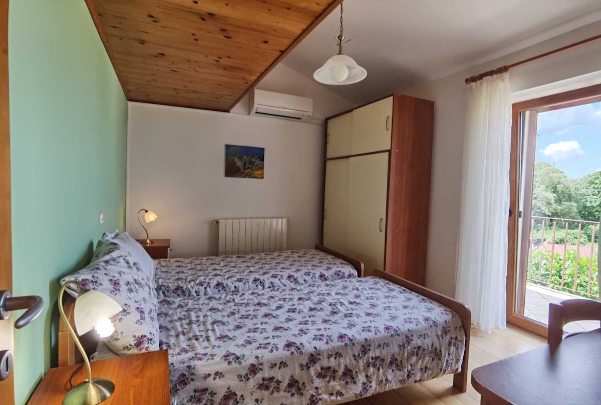 Izvirna, očarljiva istrska kamnita hiša z bazenom