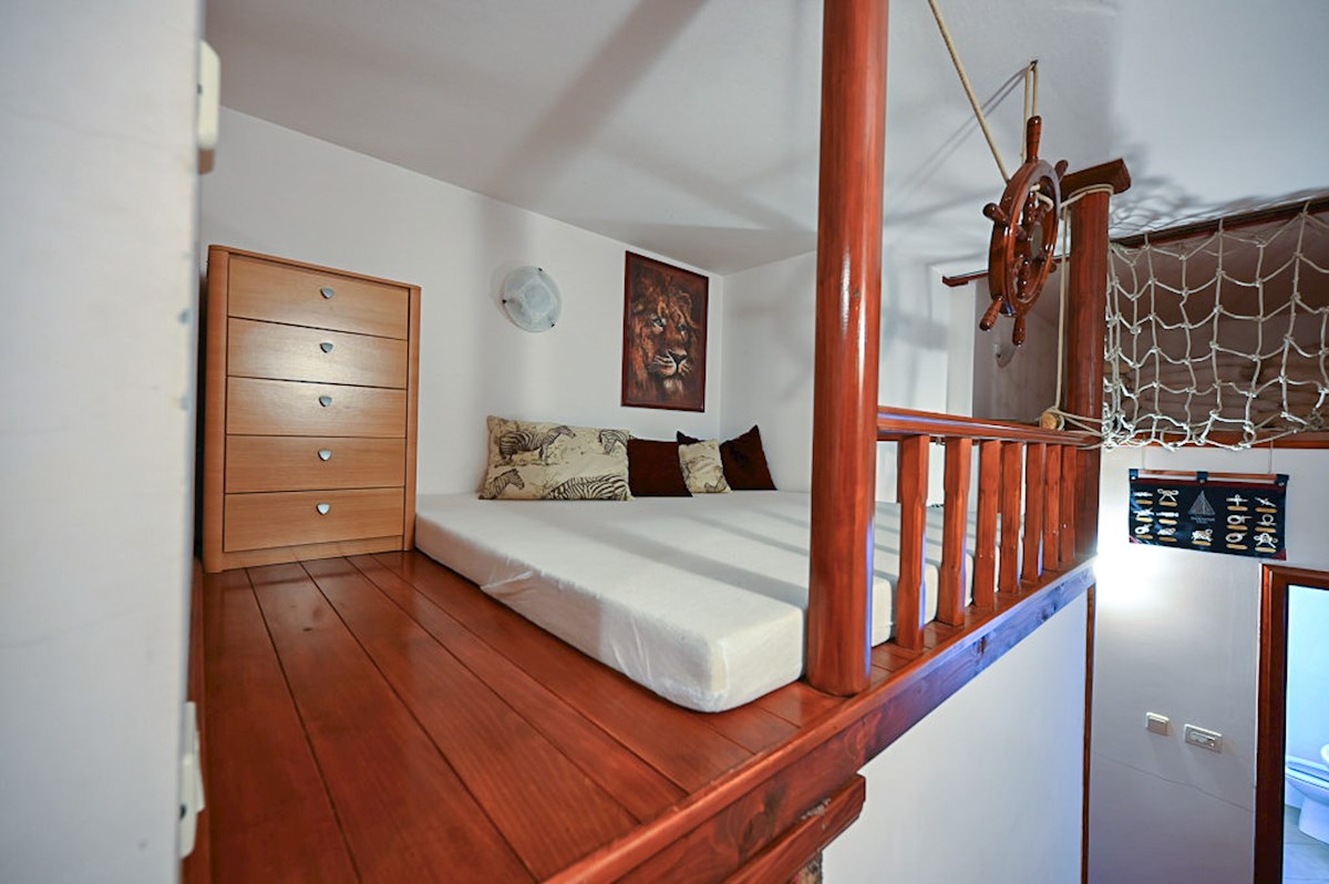 2-sobno stanovanje s teraso in parkirnim mestom, Novigrad – 86 m²