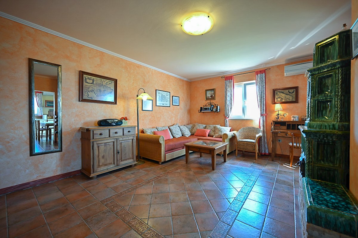 2-sobno stanovanje s teraso in parkirnim mestom, Novigrad – 86 m²