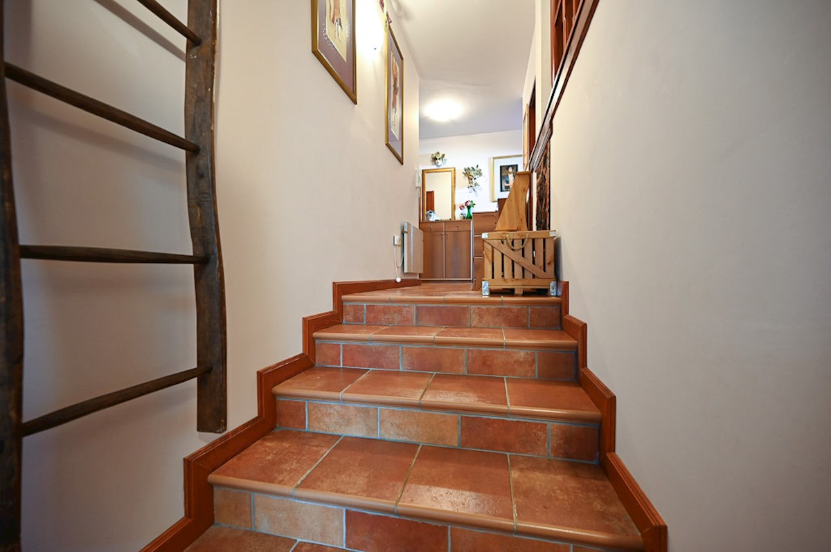 2-sobno stanovanje s teraso in parkirnim mestom, Novigrad – 86 m²