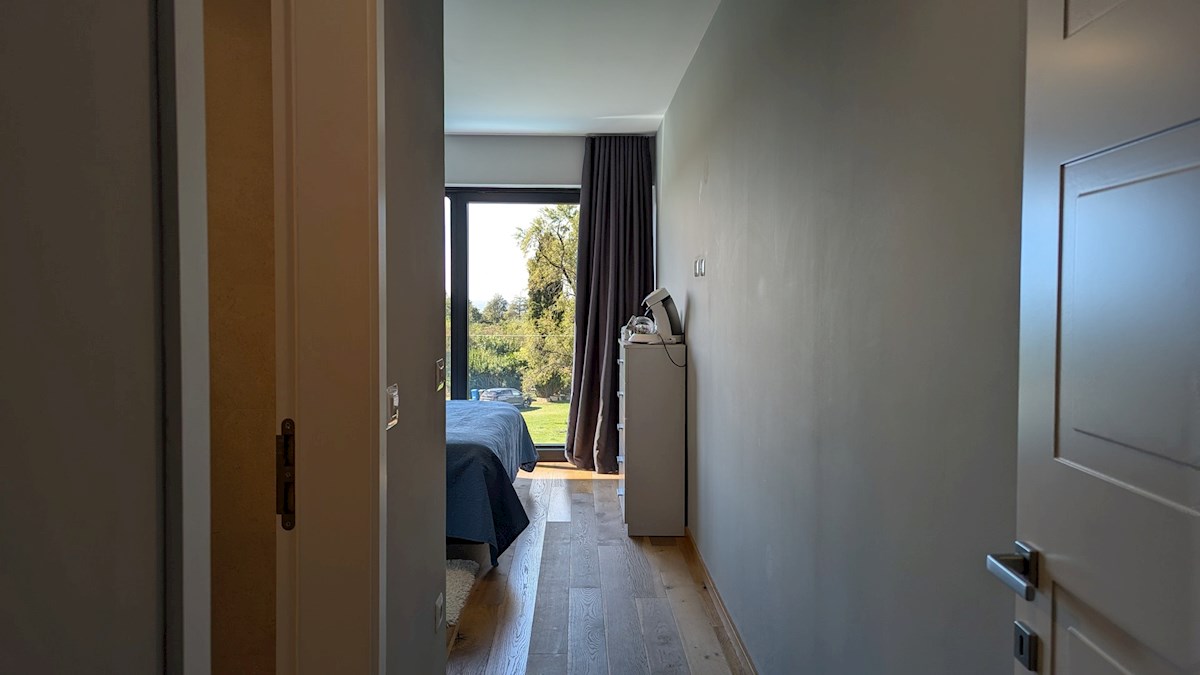 Vila naprodaj Poreč – Luksuzna hiša z bazenom, 500 m od morja