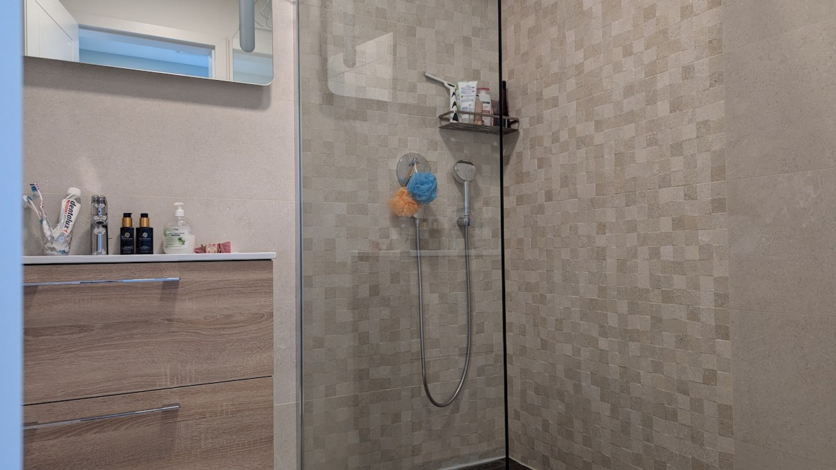 Vila naprodaj Poreč – Luksuzna hiša z bazenom, 500 m od morja