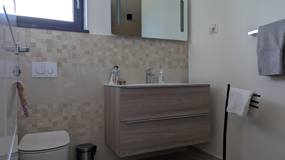 Vila naprodaj Poreč – Luksuzna hiša z bazenom, 500 m od morja
