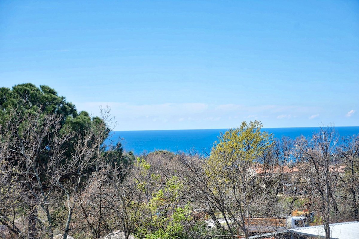 Poreč - Moderno stanovanje s 3 spalnicami, strešno teraso in pogledom na morje