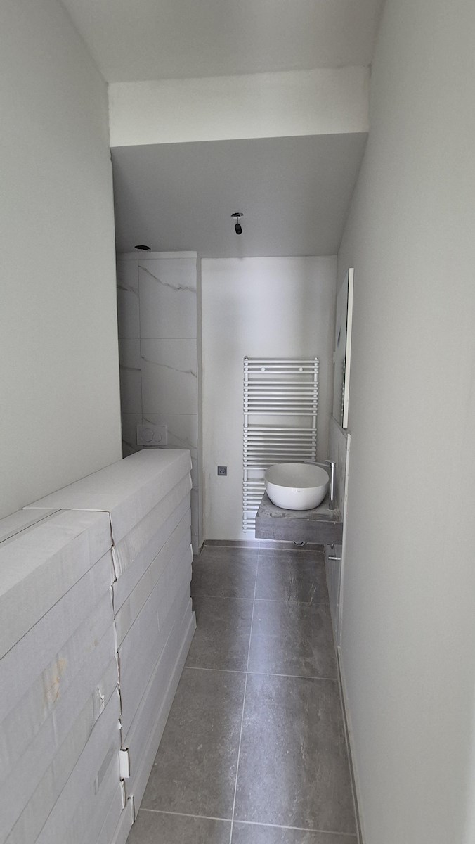 Poreč - Moderno stanovanje s 3 spalnicami, strešno teraso in pogledom na morje