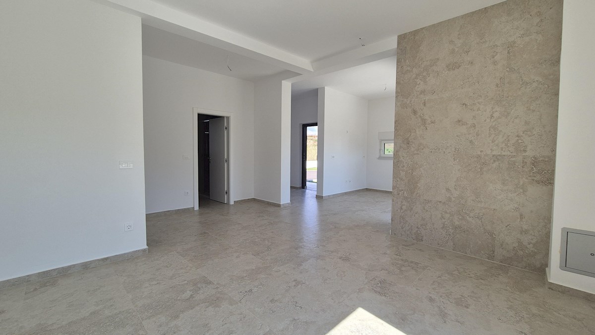 Stanovanje v pritličju z vrtom – novogradnja, 76 m², 2 parkirni mesti, blizu morja