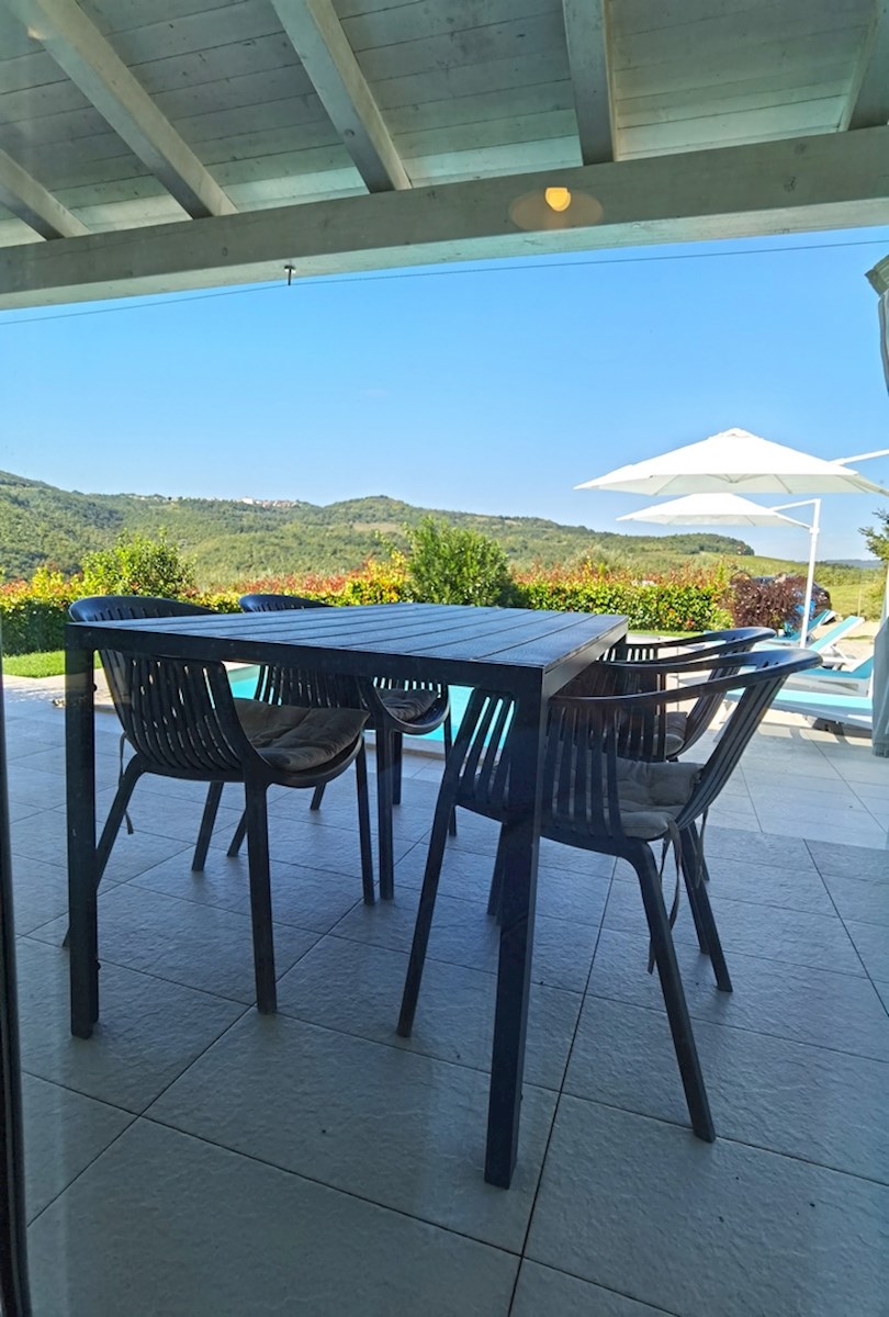 Hiša z bazenom v mirnem okolju – Brkač, Istra