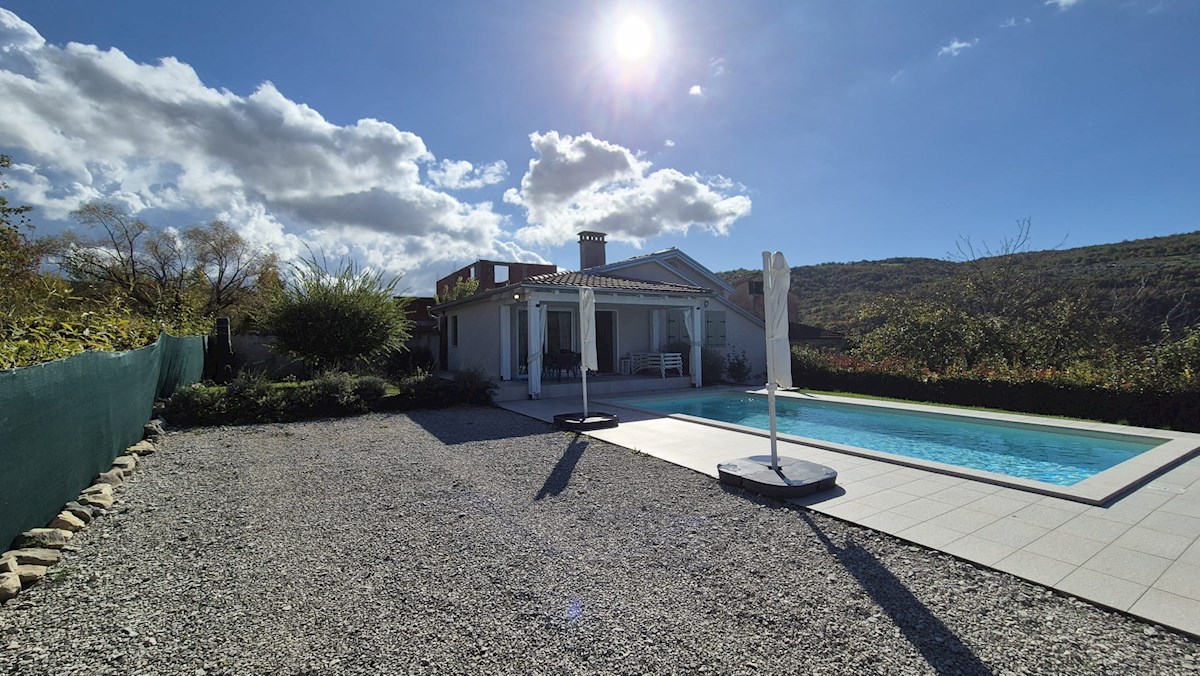 Hiša z bazenom v mirnem okolju – Brkač, Istra