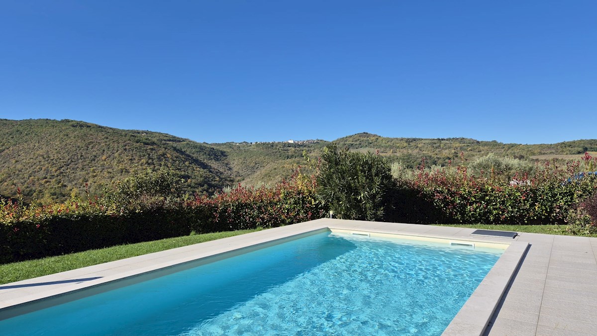 Hiša z bazenom v mirnem okolju – Brkač, Istra