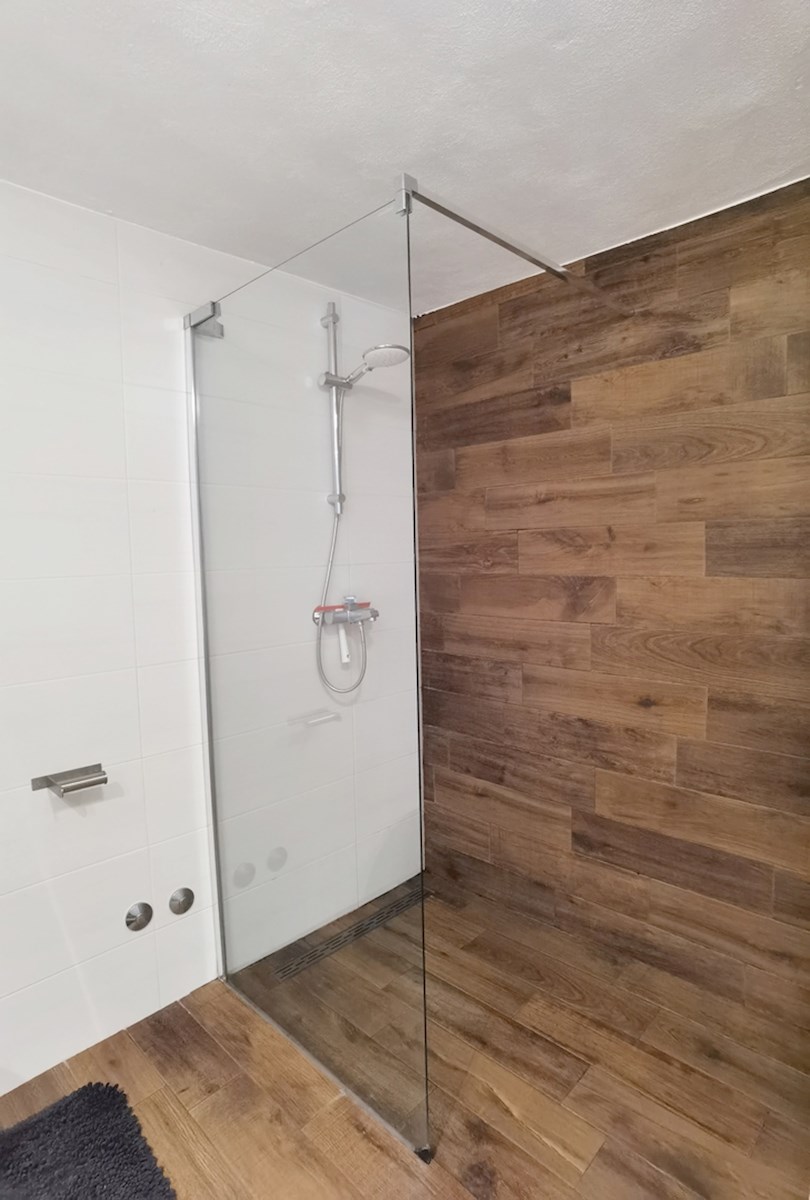 Hiša z bazenom v mirnem okolju – Brkač, Istra