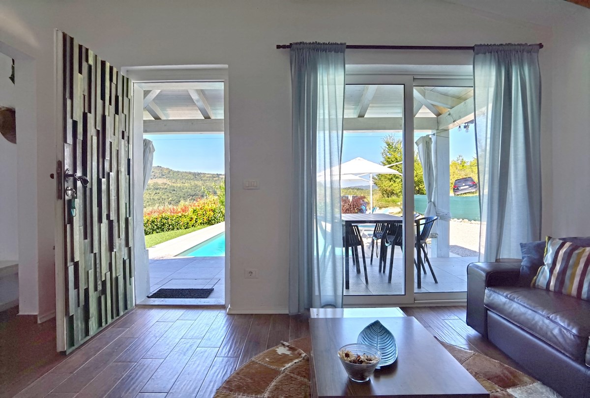 Hiša z bazenom v mirnem okolju – Brkač, Istra