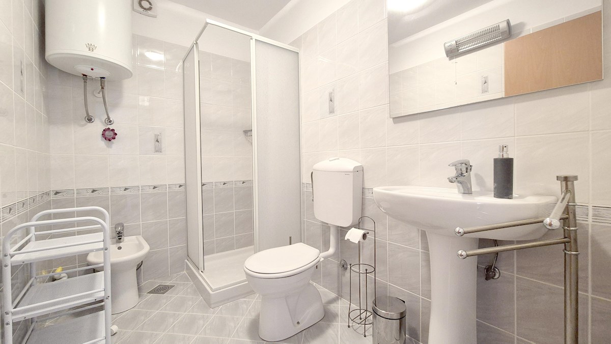 Vrstna hiša z jacuzzijem – 800 m od morja, okolica Poreča