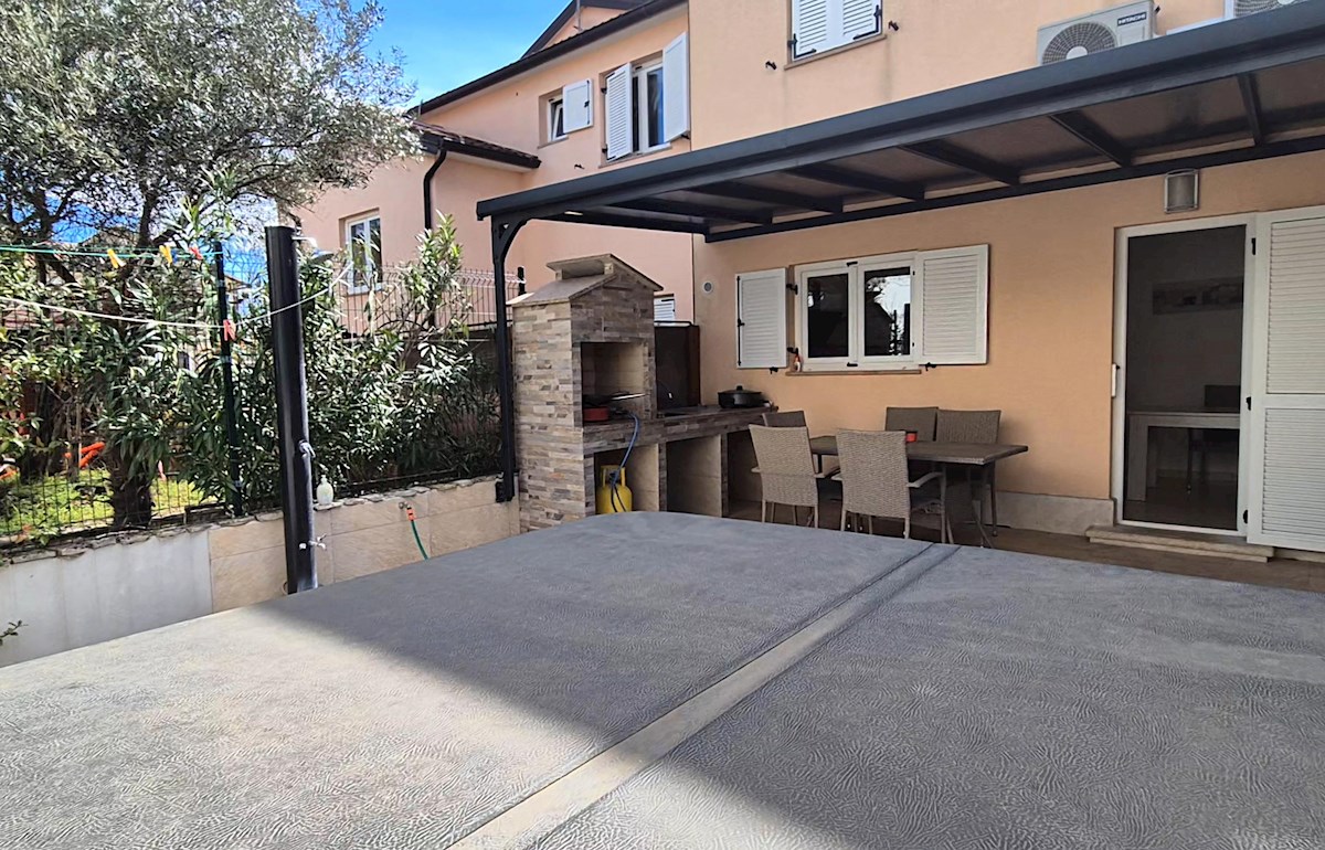 Vrstna hiša z jacuzzijem – 800 m od morja, okolica Poreča