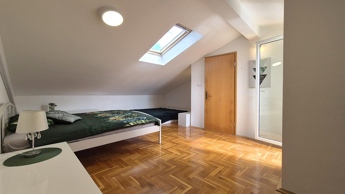 Vrstna hiša z jacuzzijem – 800 m od morja, okolica Poreča