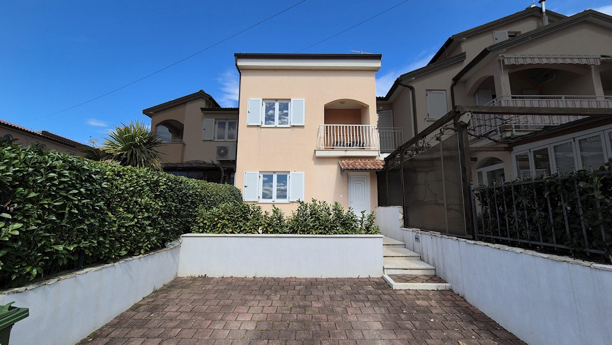 Vrstna hiša z jacuzzijem – 800 m od morja, okolica Poreča