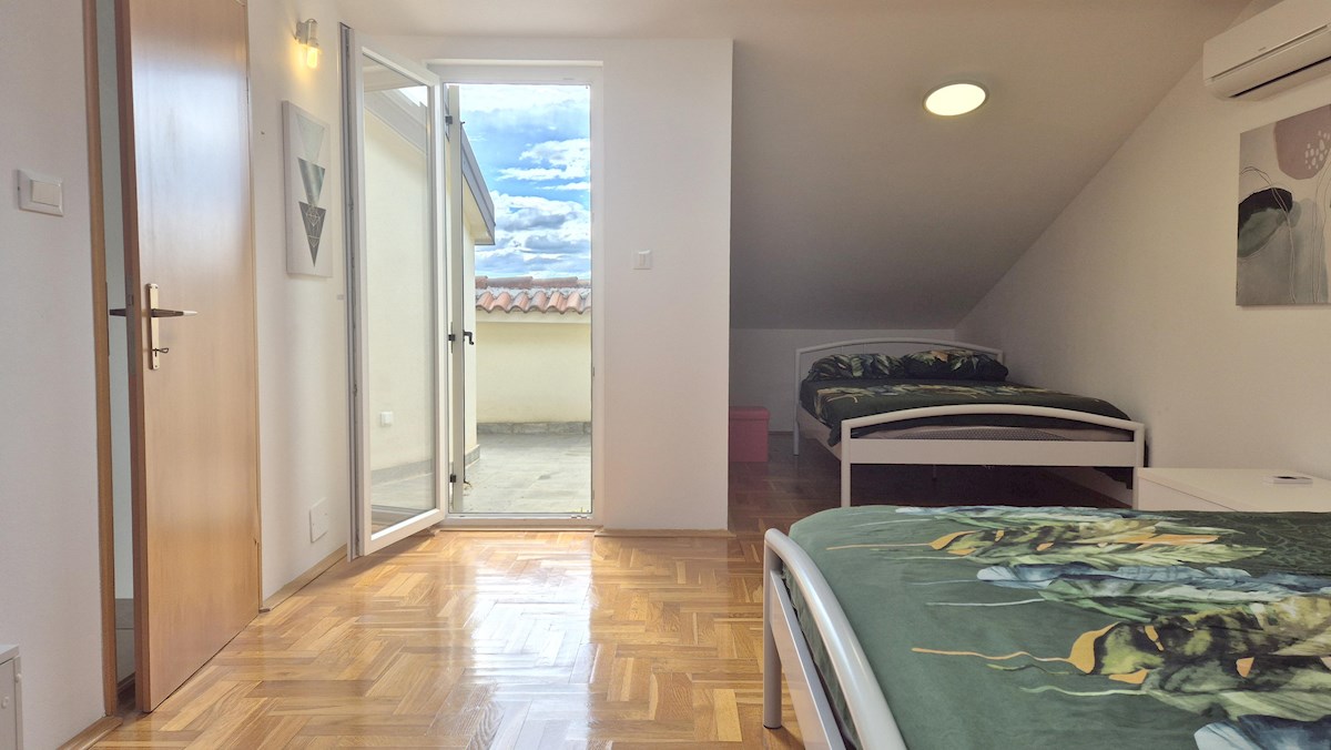 Vrstna hiša z jacuzzijem – 800 m od morja, okolica Poreča