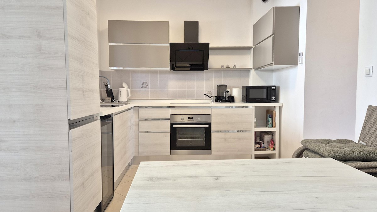 Vrstna hiša z jacuzzijem – 800 m od morja, okolica Poreča