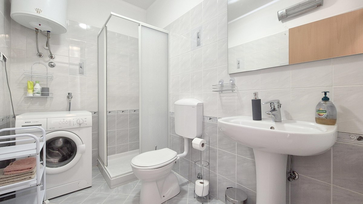 Vrstna hiša z jacuzzijem – 800 m od morja, okolica Poreča