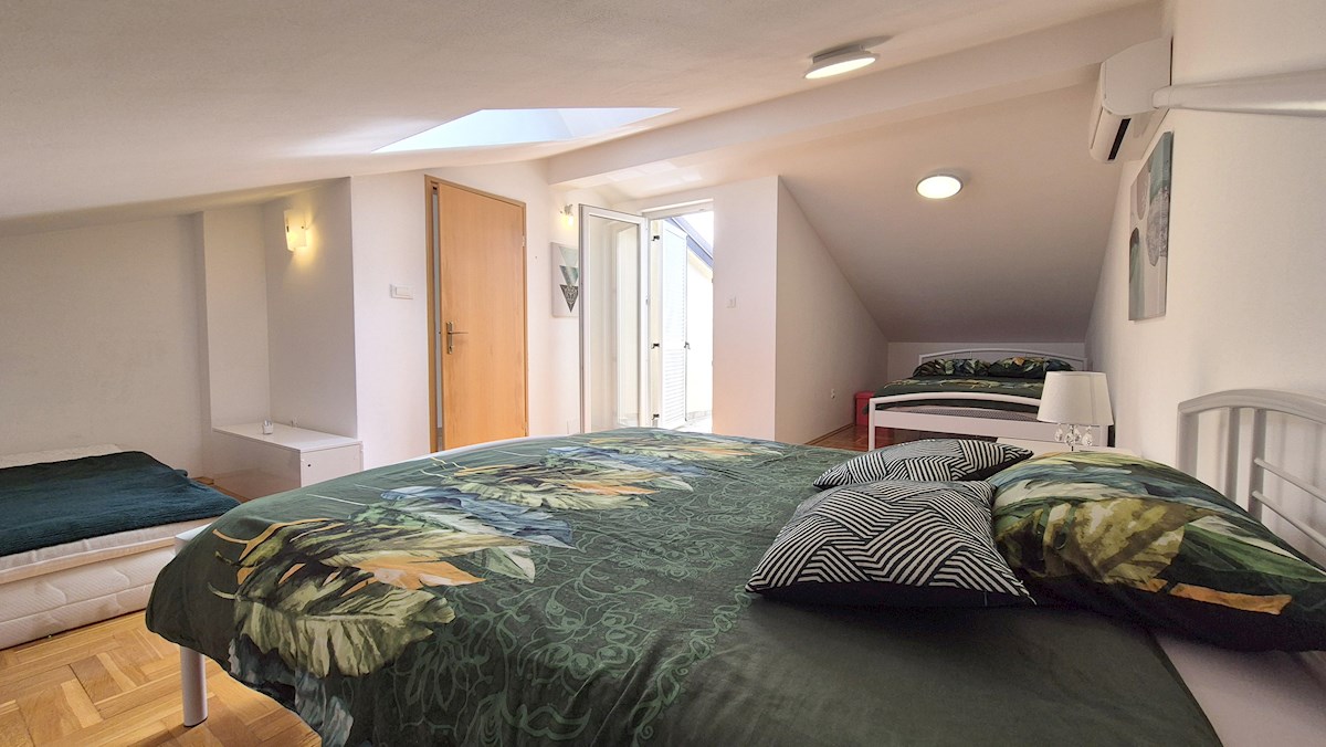 Vrstna hiša z jacuzzijem – 800 m od morja, okolica Poreča