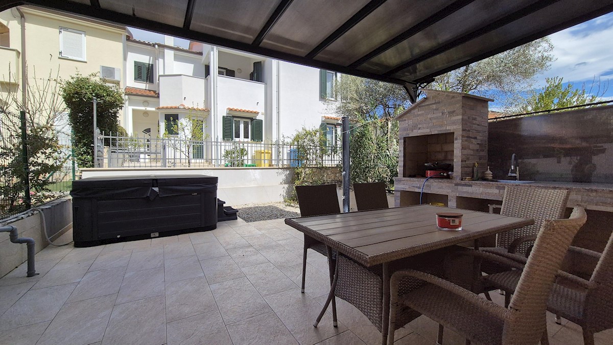 Vrstna hiša z jacuzzijem – 800 m od morja, okolica Poreča