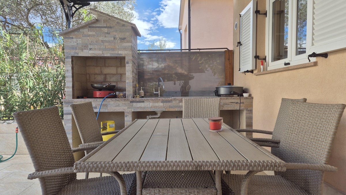 Vrstna hiša z jacuzzijem – 800 m od morja, okolica Poreča