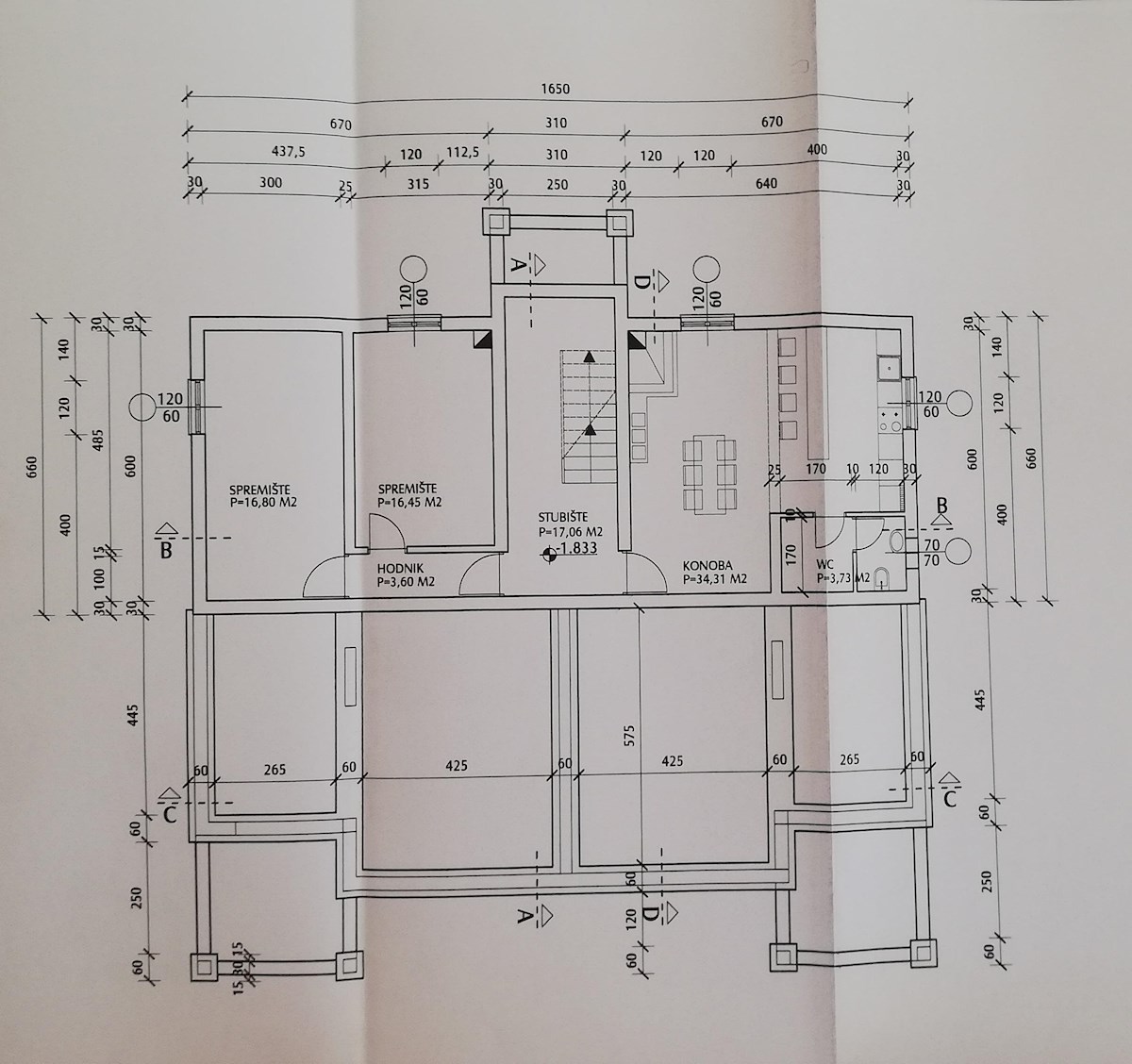 Hiša z bazenom in štirimi stanovanjskimi enotami v mirnem okolju – okolica Poreča