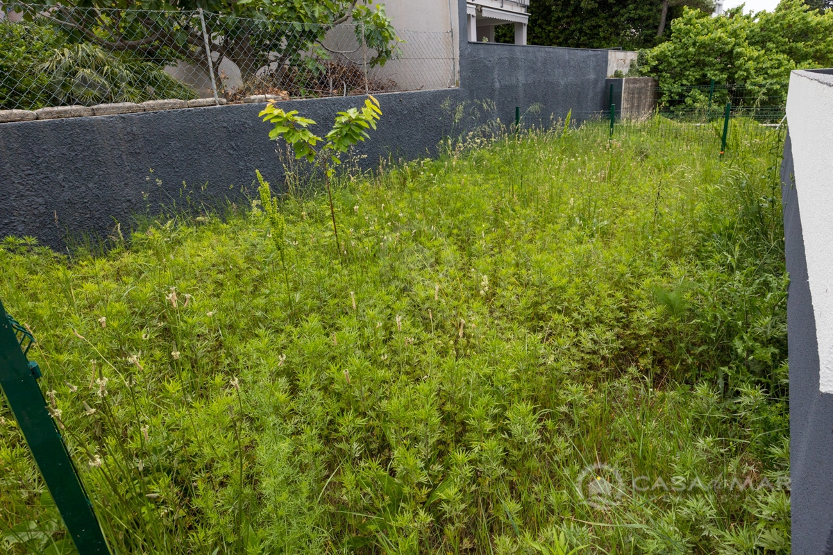 Apartma v Crikvenici, dve spalnici, vrt, parkirišče in panoramski pogled na morje!