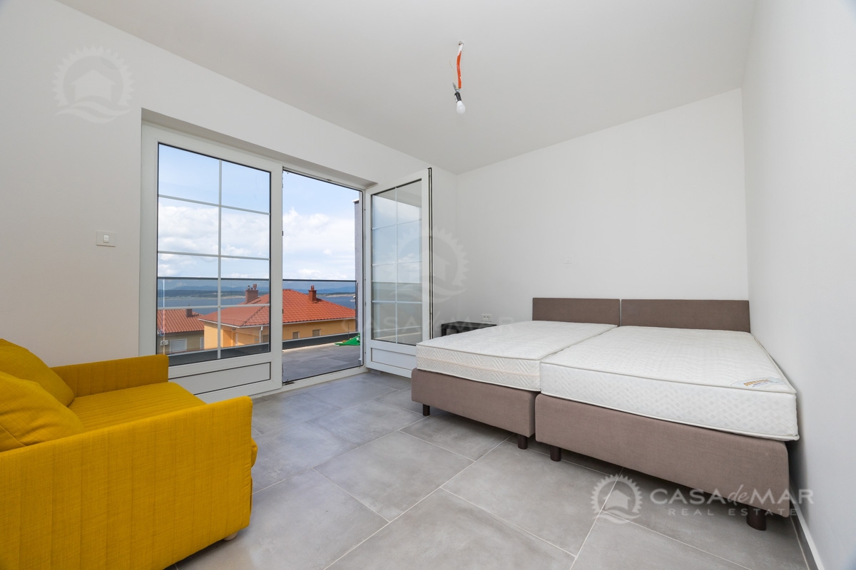 Apartma v Crikvenici, dve spalnici, vrt, parkirišče in panoramski pogled na morje!