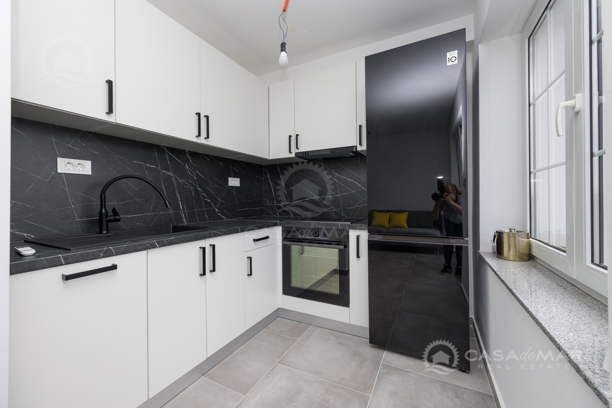 Apartma v Crikvenici, dve spalnici, vrt, parkirišče in panoramski pogled na morje!