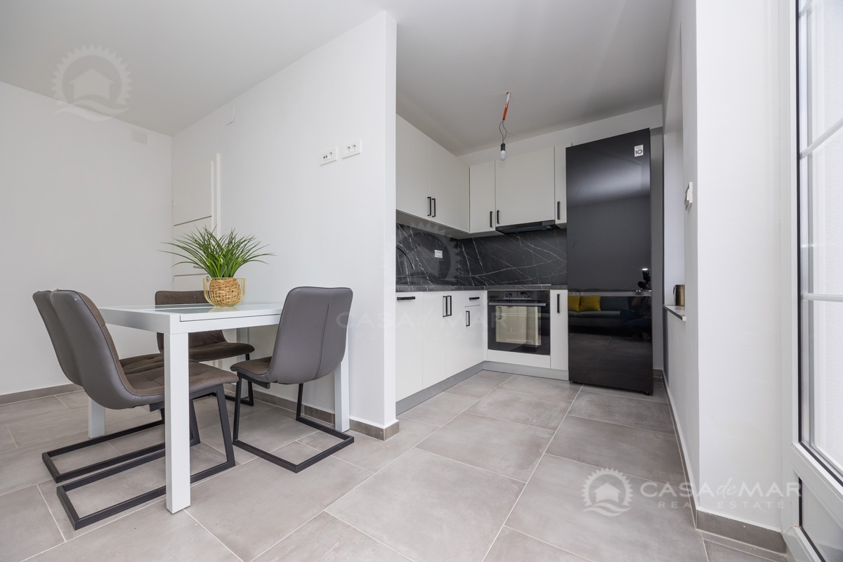 Apartma v Crikvenici, dve spalnici, vrt, parkirišče in panoramski pogled na morje!