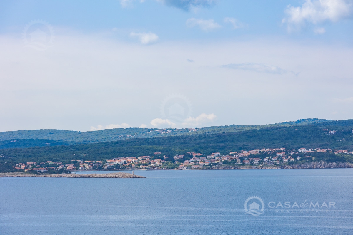 Apartma v Crikvenici, dve spalnici, vrt, parkirišče in panoramski pogled na morje!