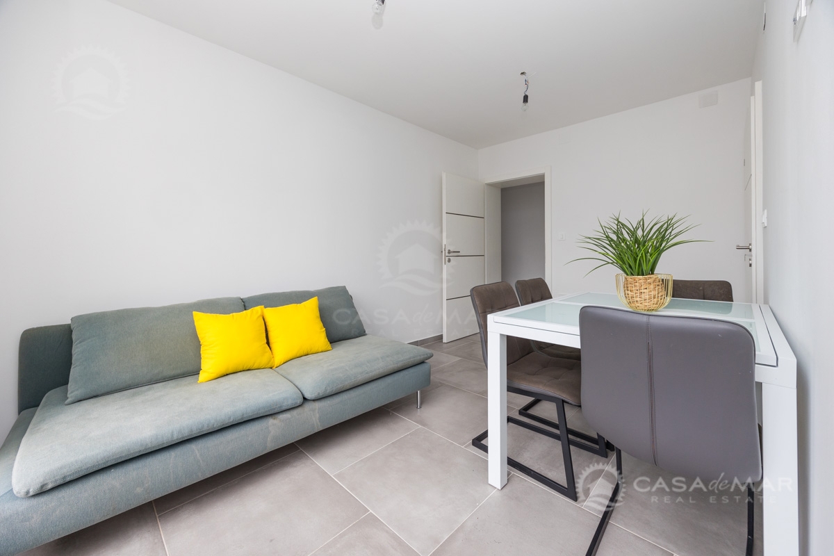 Apartma v Crikvenici, dve spalnici, vrt, parkirišče in panoramski pogled na morje!