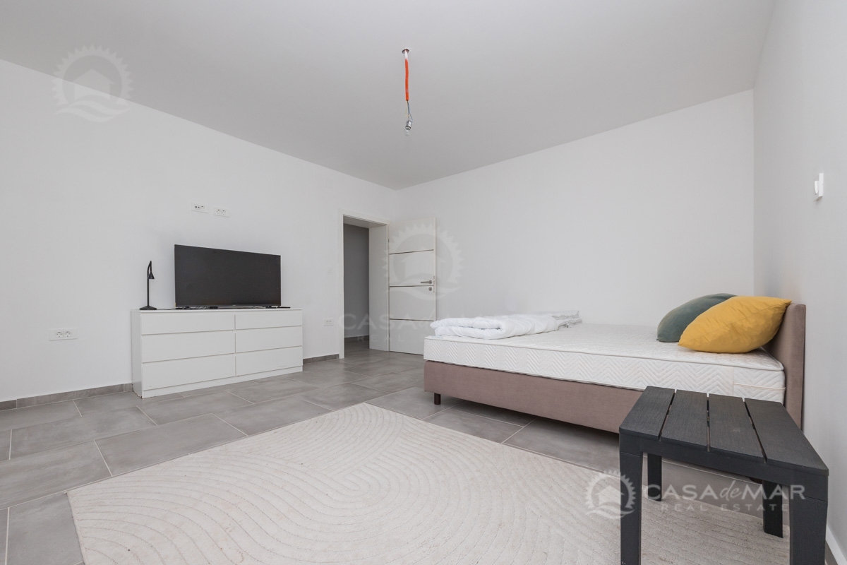 Apartma v Crikvenici, dve spalnici, vrt, parkirišče in panoramski pogled na morje!