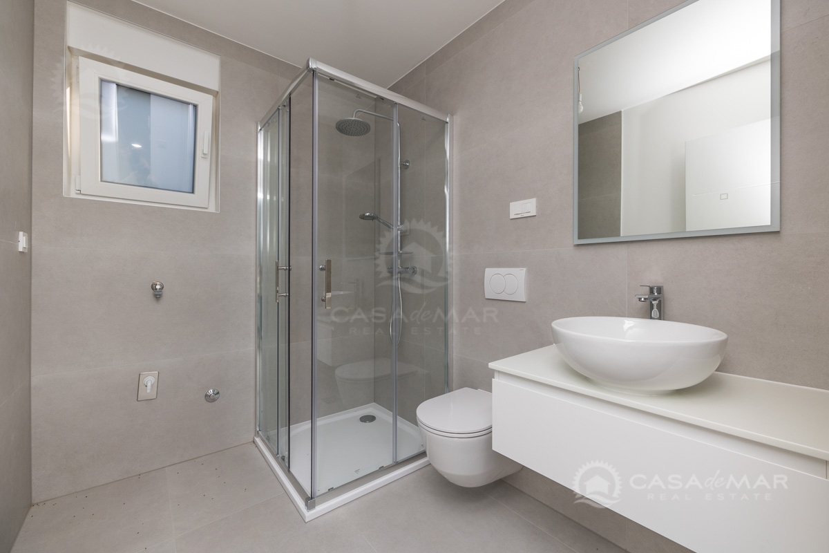 Apartma v Malinski s pogledom na morje in dodatnim apartmajem v pritličju – novogradnja!