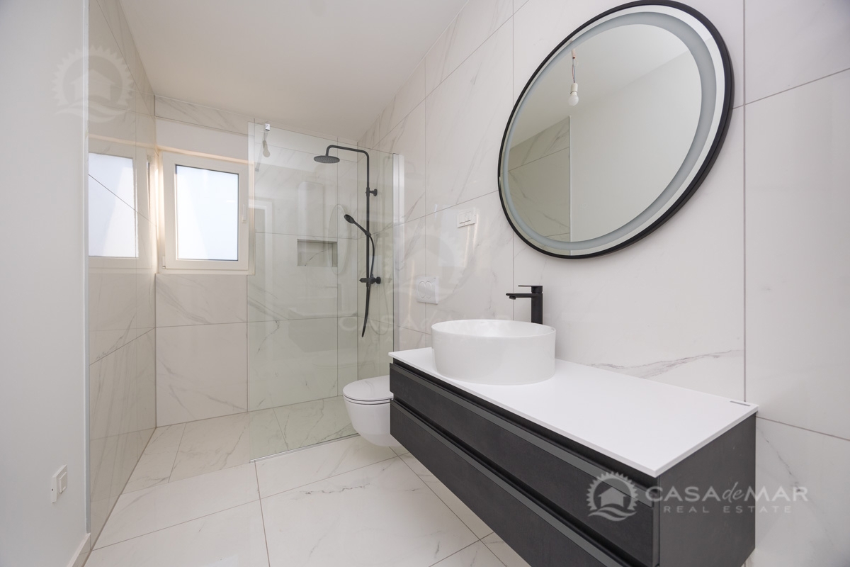 Apartma v Malinski s pogledom na morje in dodatnim apartmajem v pritličju – novogradnja!