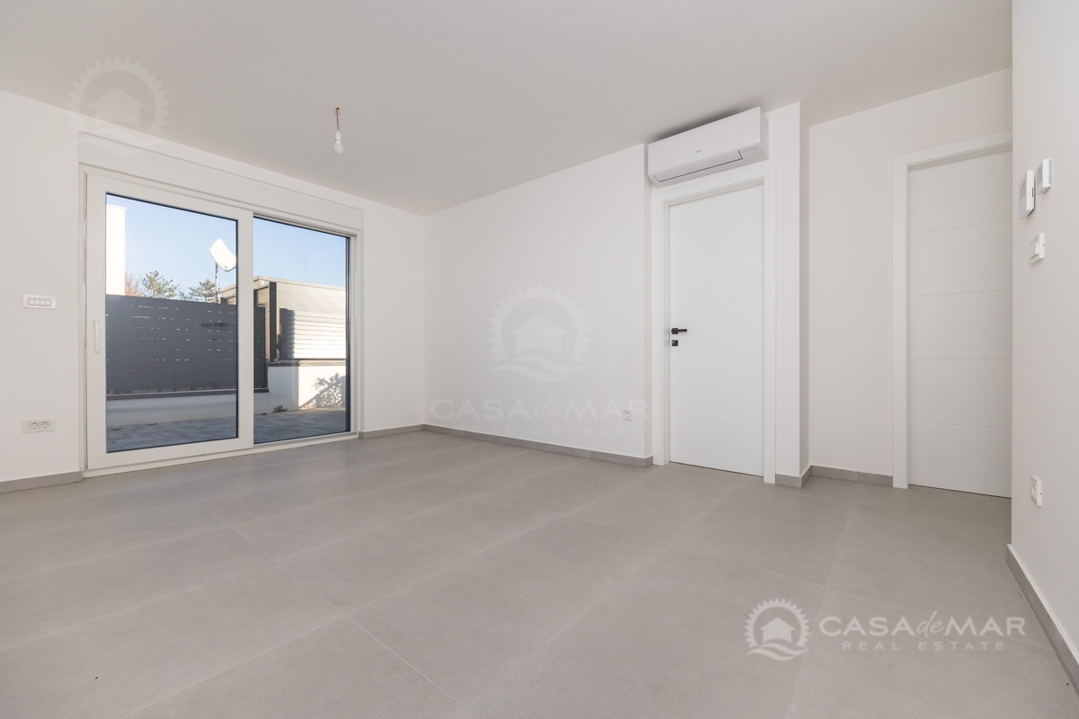 Apartma v Malinski s pogledom na morje in dodatnim apartmajem v pritličju – novogradnja!