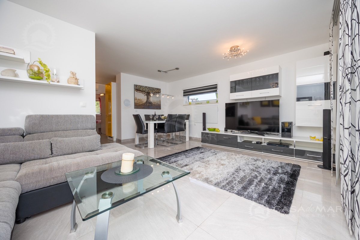 Stanovanje Malinska, Malinska-Dubašnica, 91m2