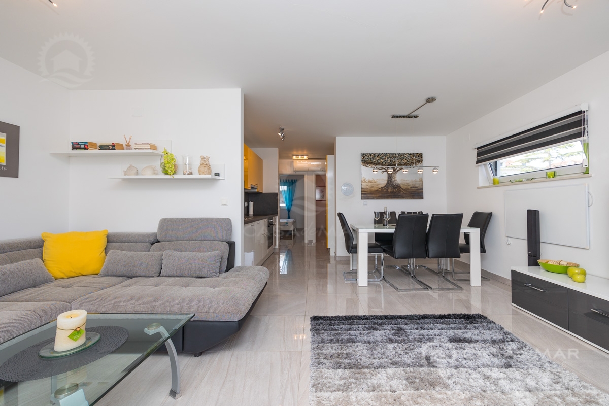 Stanovanje Malinska, Malinska-Dubašnica, 91m2