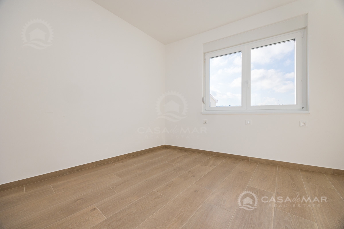 Apartma Šilo – Prodaja – PRILOŽNOST! Novogradnja 350 m od morja, skupni bazen!