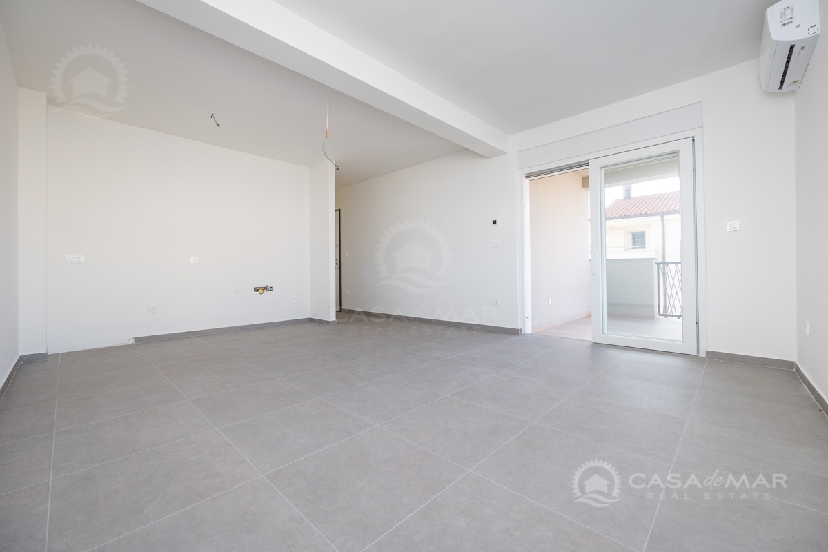 Apartma Šilo – Prodaja – PRILOŽNOST! Novogradnja 350 m od morja, skupni bazen!