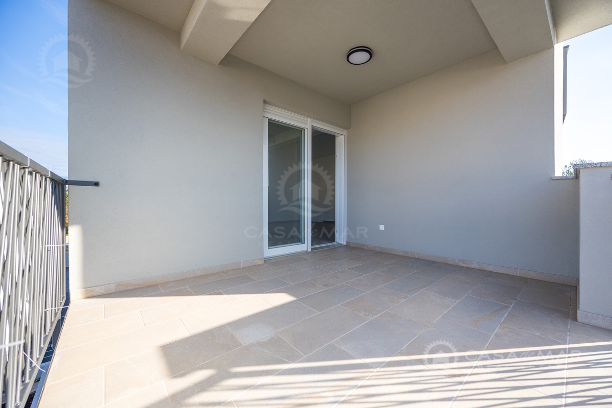 Apartma Šilo – Prodaja – PRILOŽNOST! Novogradnja 350 m od morja, skupni bazen!