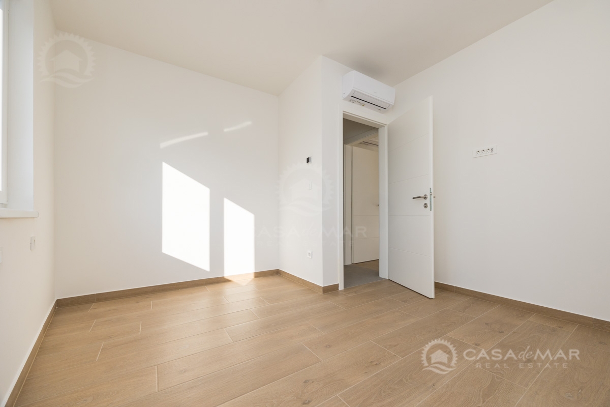 Apartma Šilo – Prodaja – PRILOŽNOST! Novogradnja 350 m od morja, skupni bazen!